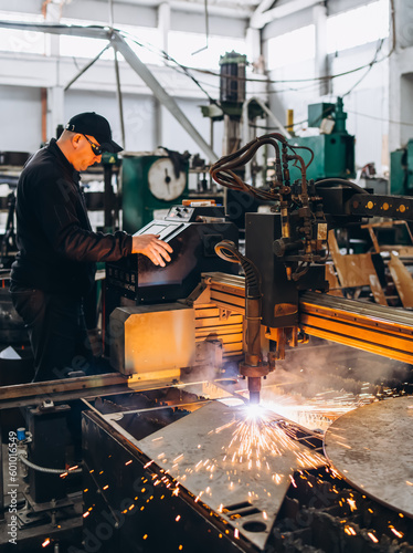 Canvastavla cutting steel machine by oxyflame and plasma in a factory
