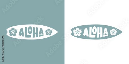 Logo club de surf. Letras palabra Aloha con letras estilo hawaiano con tabla de surf con flores de hibisco photo