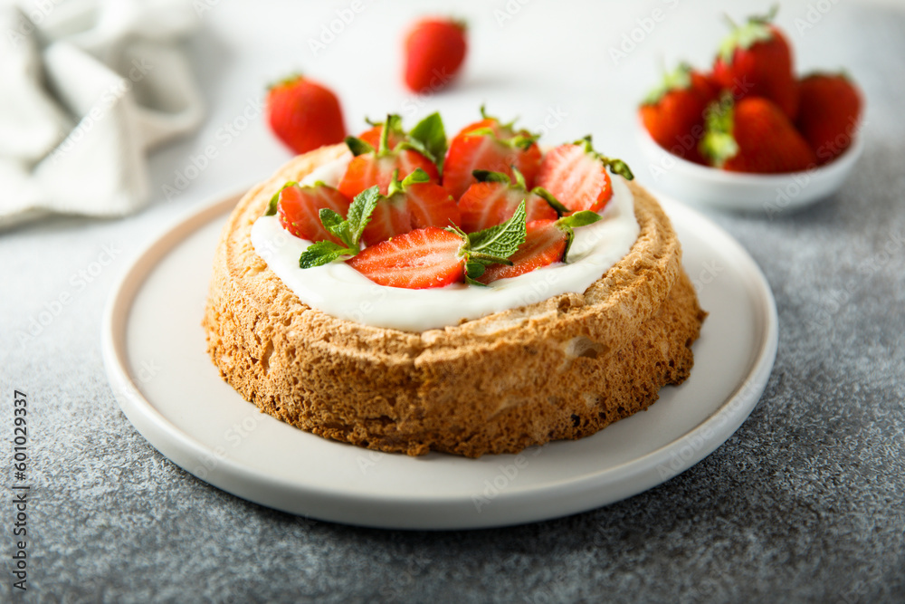 Homemade berry cake with vanilla cream Homemade berry cake with vanilla cream
