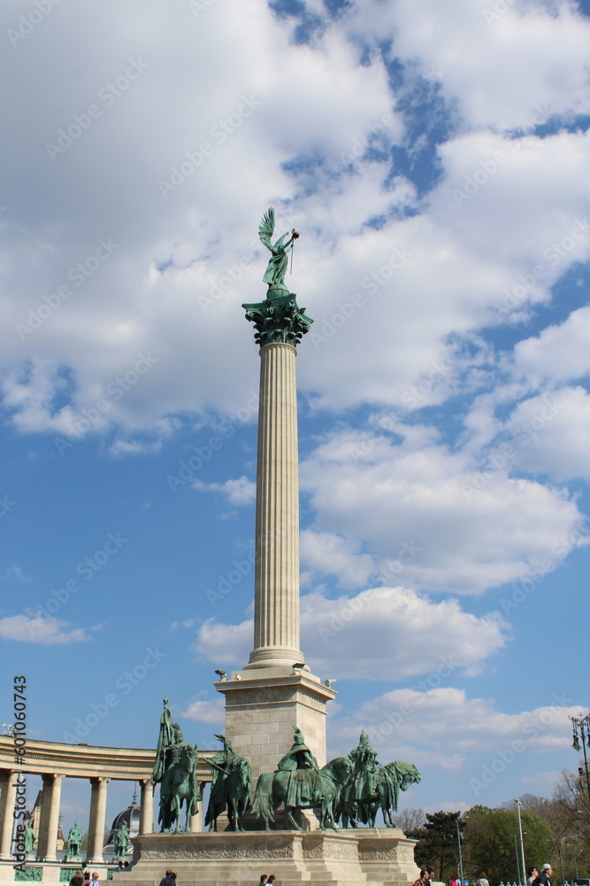 monument of budapest