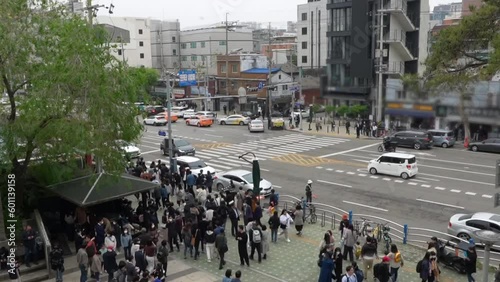 Wallpaper Mural 횡단보도를 건너는 사람들 Torontodigital.ca