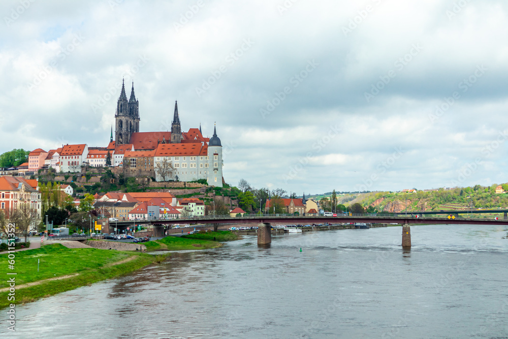 Naklejka premium Wunderschöne Frühlingstour entlang des Elbradweges von Meißen, über Dresden nach Bad Schandau - Sachsen - Deutschland