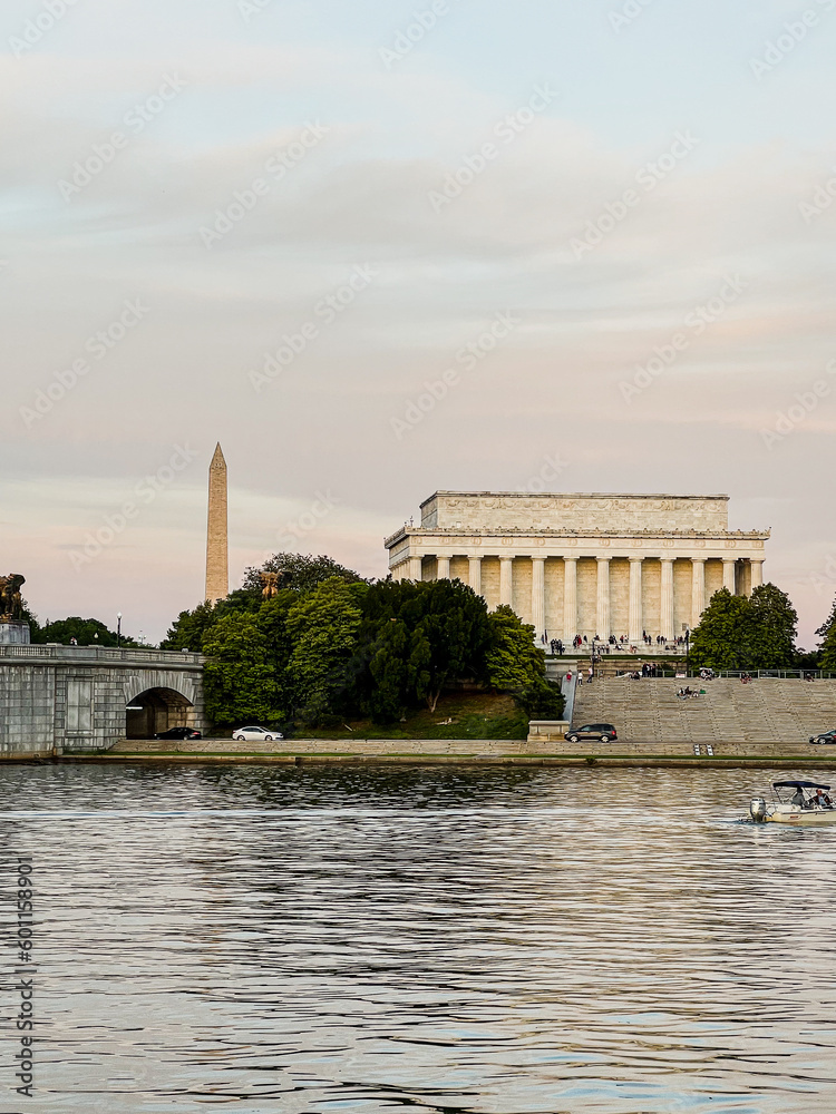 Obraz premium Washington, DC Lincoln Memorial and Washington Momument