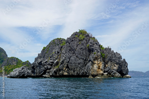 massive limestone rocks at the el nido archipelago