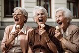 Glückliche Omas essen Eis / Spaß im Alter / Ai - Ki generiert