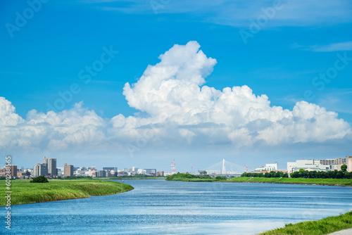 夏の多摩川下流域の風景【神奈川県・川崎市－東京都・大田区】　
Scenery of the lower Tama River basin in summer - Kanagawa, Tokyo, Japan