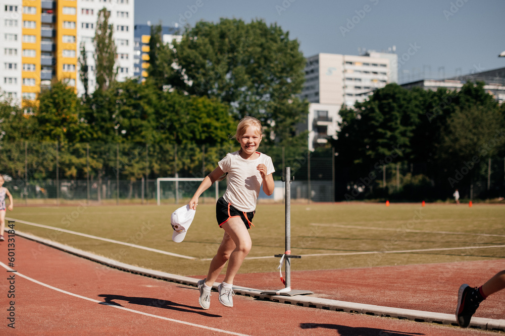 Fototapeta premium Girl runs marathon