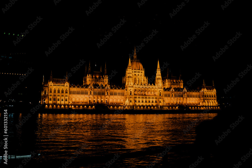 parlament w Budapeszcie - obrazy, fototapety, plakaty 