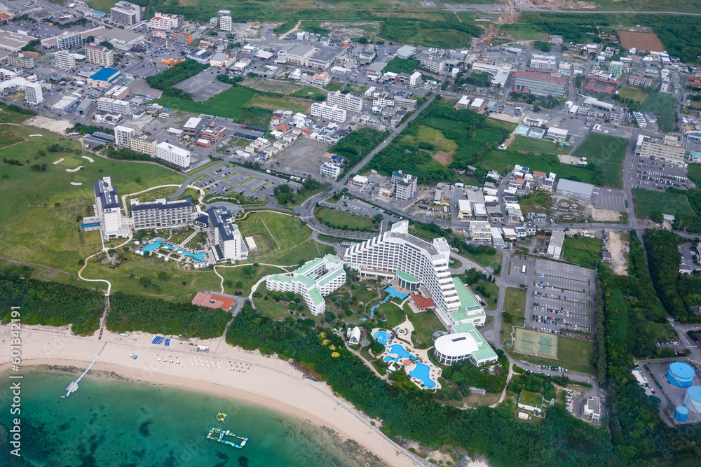 石垣空港着陸前に石垣市街を空撮（沖縄県石垣市）