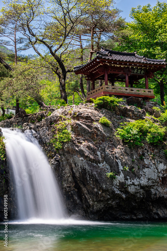 폭포 waterfall © YongNam