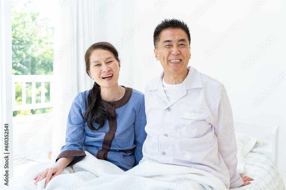 Obraz premium 笑顔のシニア日本人夫婦