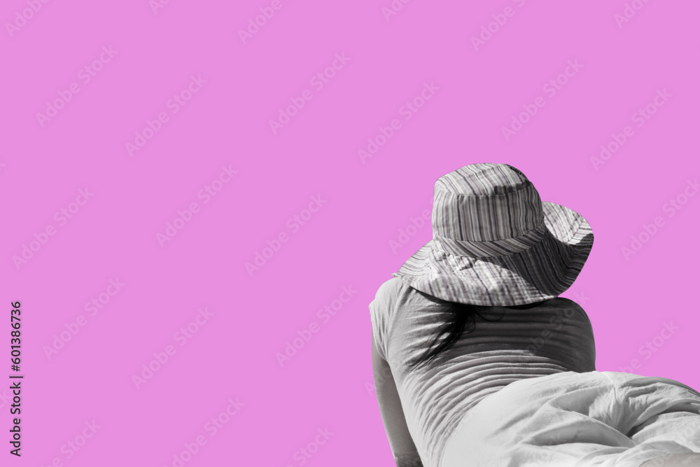 Obraz premium Backview of a woman relaxing