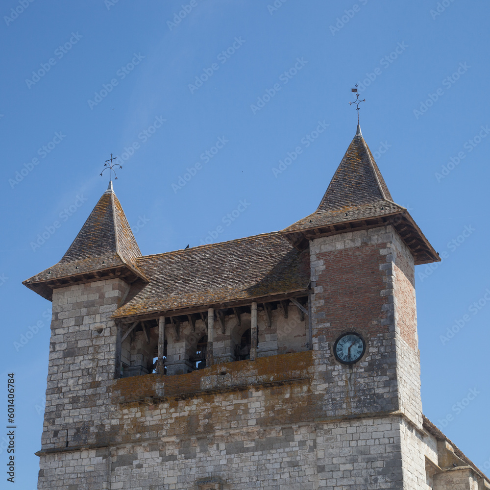 Le clocher de l'église de Villeréal (Lot-et-Garonne) Le clocher de l'église de Villeréal (Lot-et-Garonne)