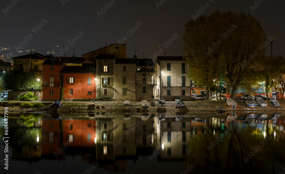 night view of the Lecco front lake