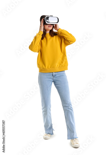 Pretty young woman in VR gl...