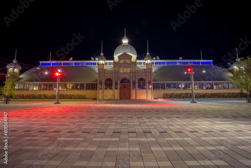 Ottawa farmer market, a beautiful building seen at night 