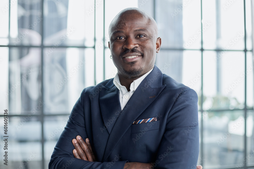 Fototapeta premium Handsome african american executive businessman in modern office