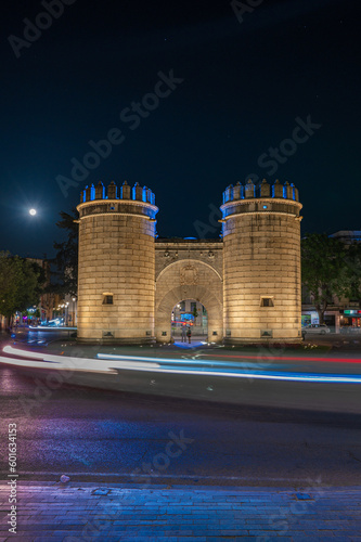 Puerta Palma de Badajoz a la noche; Puerta de Palmas, Badajoz Extremadura.	
