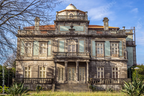 Tableau sur toile Pinto Leite Palace in Massarelos area of Porto city, Portugal