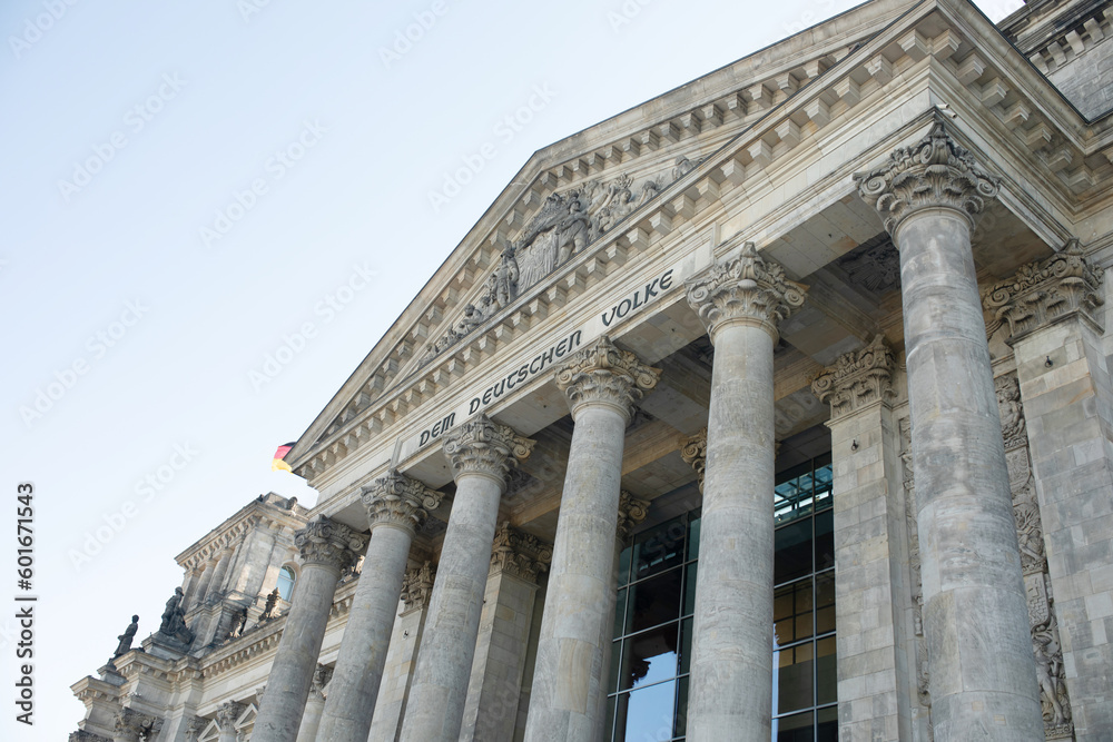 Obraz premium The Bundestag building, Parliament of the Federal Republic of Germany, with German flag flying outside.