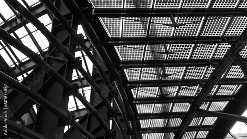 Moderne futuristische Dachkonstruktion mit Stahlträgern in schwarz weiß photo