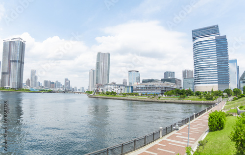 「ららぽーと豊洲」に隣接する「春海橋公園」