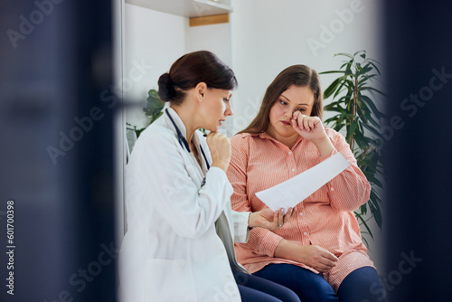 Принти на полотні An overweight woman received bad news from a female doctor about her general health