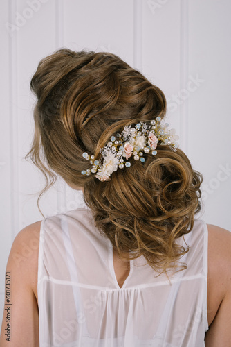 Wedding hairstyle for long blond hair with roses