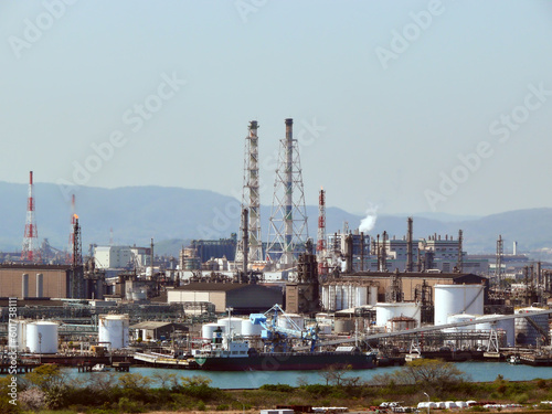 倉敷水島工業地帯。 科学プラントと煙突。