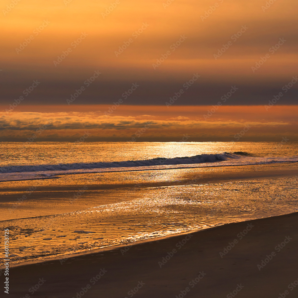 Obraz premium beach sunset waves pretty sun nice happy square