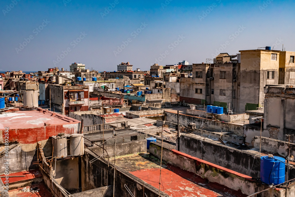 Fototapeta premium View of Havana's neighborhoods from the rooftops in Cuba
