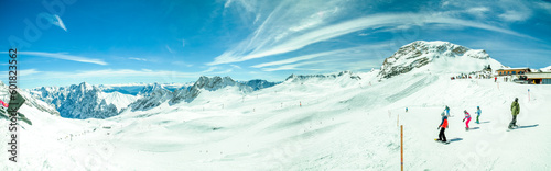 Zugspitze, Gipfel im Schnee, Alpenpanorama  © Sina Ettmer