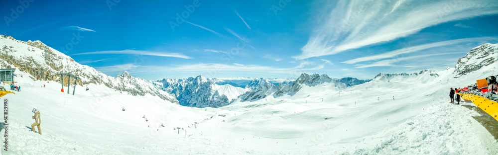 Zugspitze, Gipfel im Schnee, Alpenpanorama 