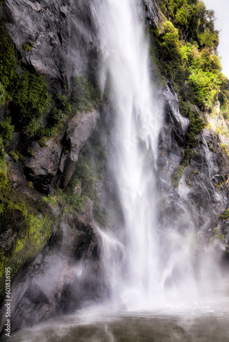 Wasserfall am Milford Sound in Neuseeland. © Jane Be. The Picture