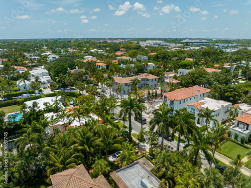 Fototapeta Naklejka Na Ścianę i Meble -  Luxury homes in historic district Palm Beach FL