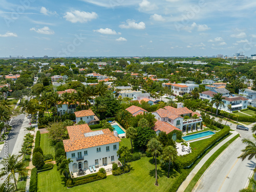 Fototapeta Naklejka Na Ścianę i Meble -  Luxury homes in historic district Palm Beach FL