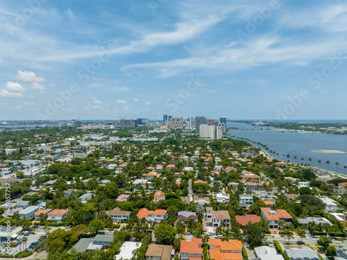 Fototapeta Naklejka Na Ścianę i Meble -  Luxury homes in historic district Palm Beach FL