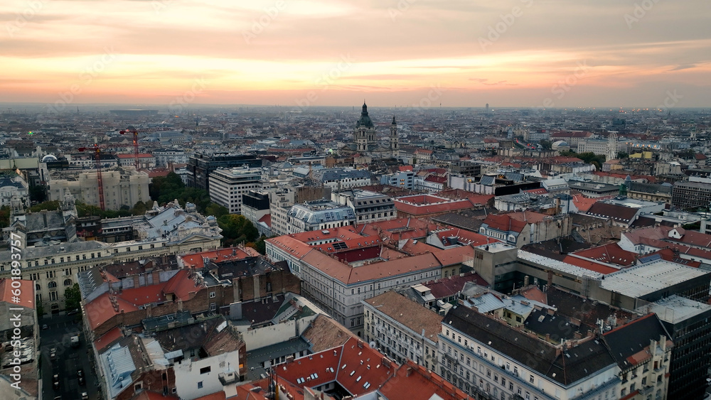 Obraz premium Stunning Sunrise, Aerial View Shot of Budapest city skyline, St. Stephens Basilica (Szent Istvan-bazilika) in the early morning. Hungary