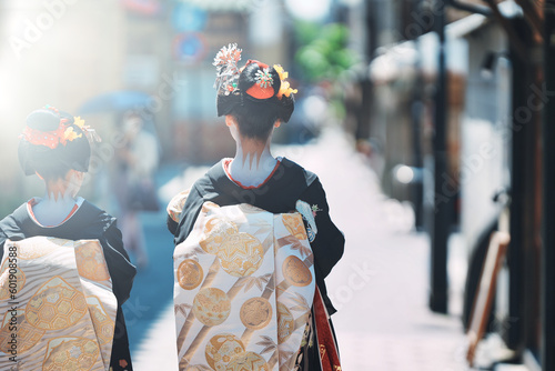 Photos 街中を歩く舞妓さんの後ろ姿