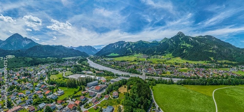 Die Region um das Lechtal bei Reutte in Tirol im Luftbild 