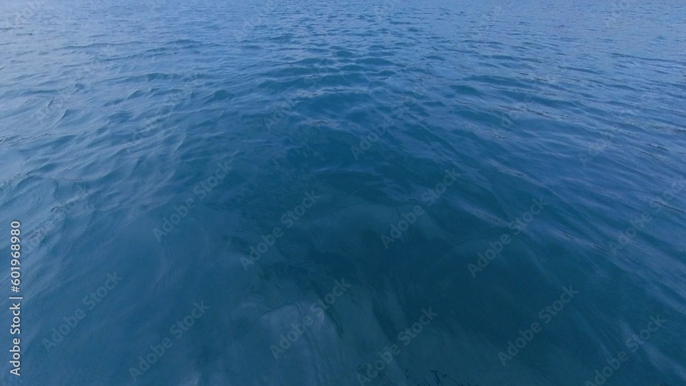 Wasser mit kleinen Wellen blau - See, Meer, Ozean, H2O