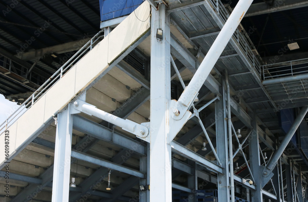 Stadium grandstand steel structure hinges and fixed pin connection joint.