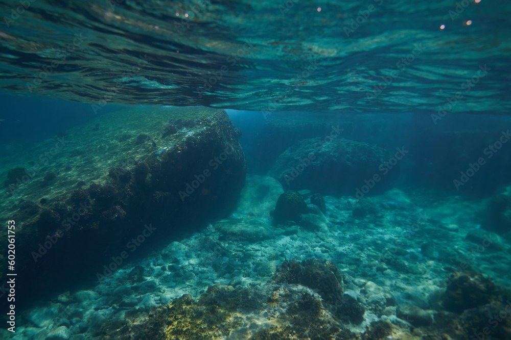 waves crash against rocks underwater waves crash against rocks underwater