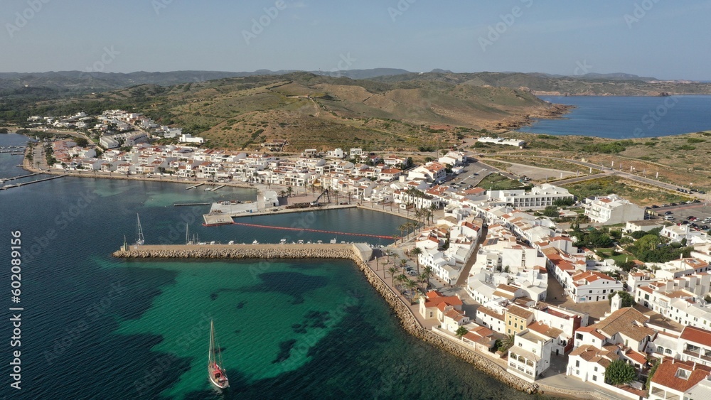 survol du village de Fornells au nord de l'île de Minorque dans l'archipel des Baléares Espagne	

