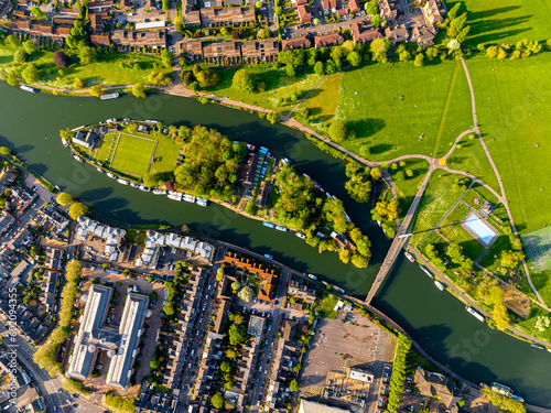 Fotografiet Aerial view of Reading, a large town on the Thames and Kennet rivers in southern