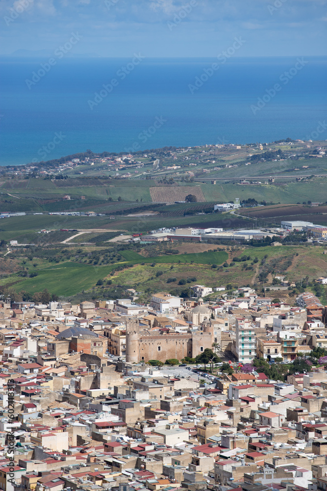 panorama della città di Alcamo, in sicilia. 