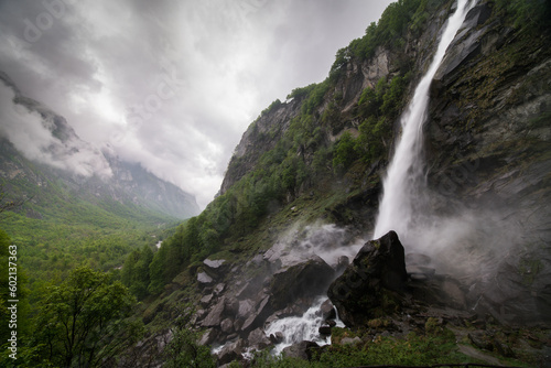 Wasserfall mit Talsicht III
