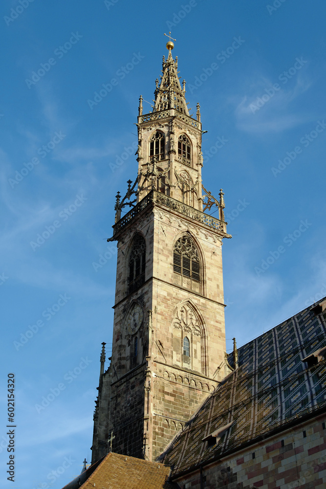 Bozen Dom Maria Himmelfahrt Hochformat