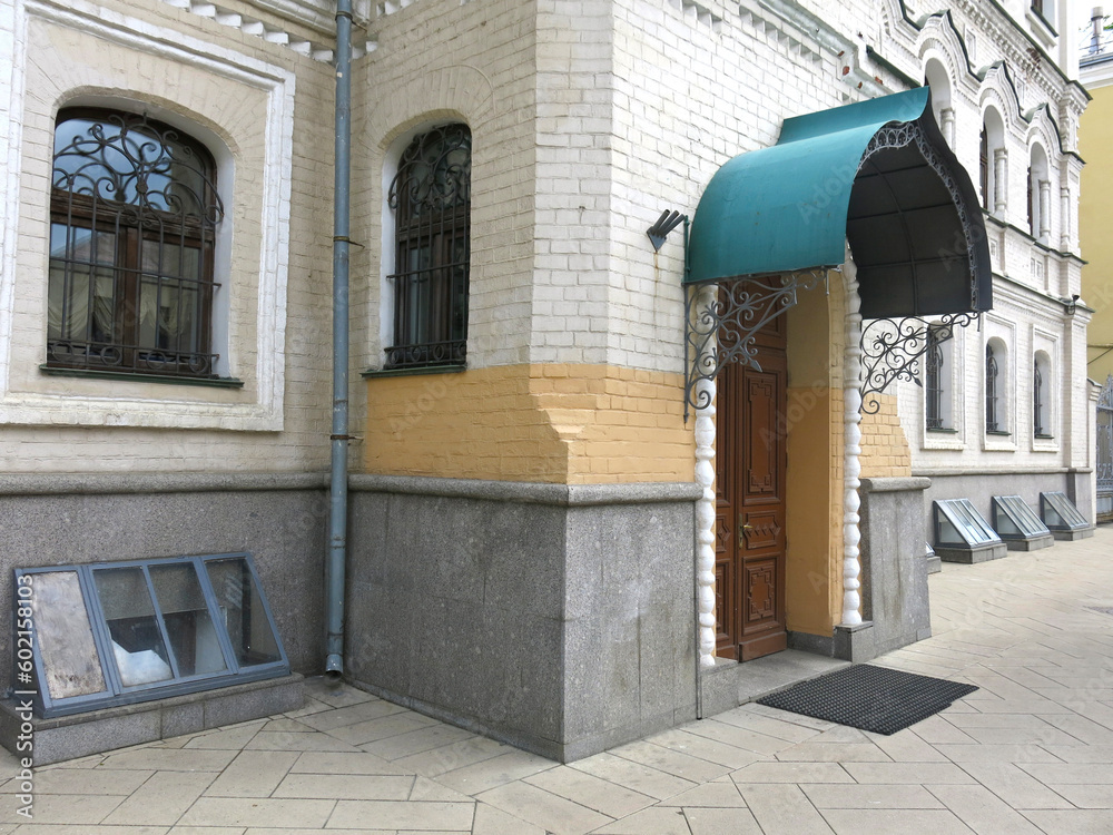 Naklejka premium The porch of an old building in the center of Moscow on Bolshaya Ordynka with a green roof, a wooden door and a visor. The famous Soviet film 