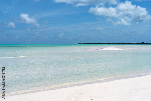 Fototapeta Naklejka Na Ścianę i Meble -  Beautiful Sandbar on the Spanish Wells in the Bahamas